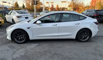 
									Tesla model 3 full								