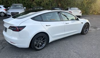 
									Tesla model 3 full								