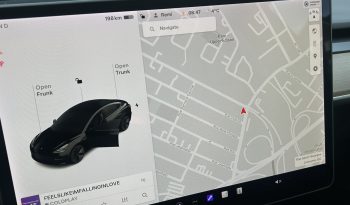 
									Tesla model 3 full								