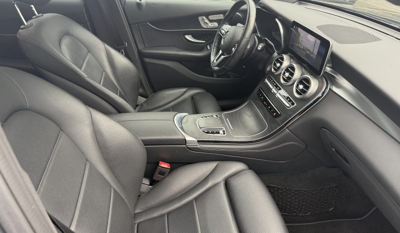 
								Mercedes glc300 full									