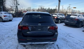 
									Mercedes glc300 4matic full								