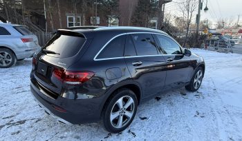 
									Mercedes glc300 4matic full								