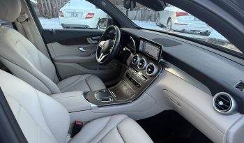 
									Mercedes glc300 4matic full								