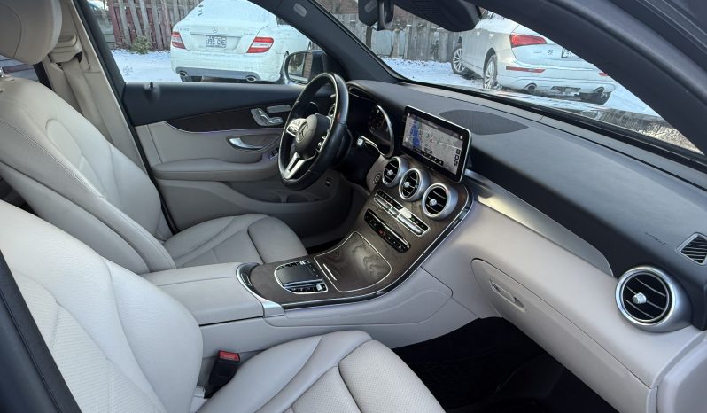 
								Mercedes glc300 4matic full									