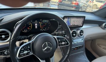 
									Mercedes glc300 4matic full								