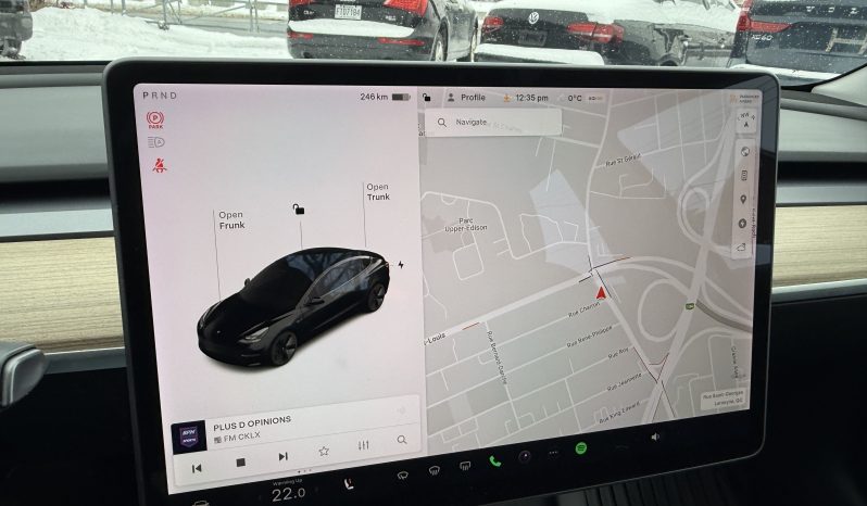 
								Tesla model 3 full									
